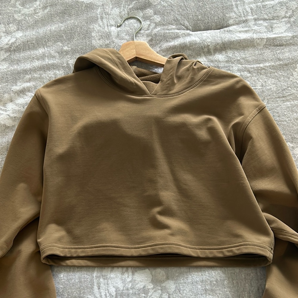 Lululemon cropped hoodie size 4